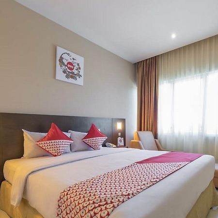 Collection O 1279 Hotel Grand Celino Makassar Buitenkant foto