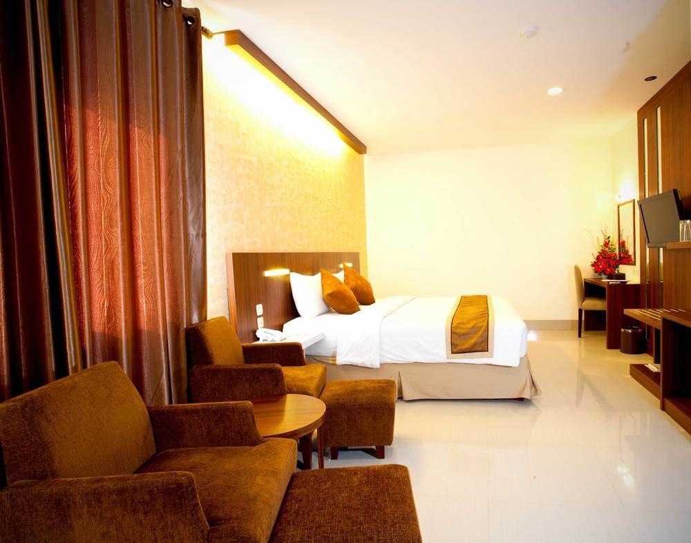 Collection O 1279 Hotel Grand Celino Makassar Buitenkant foto