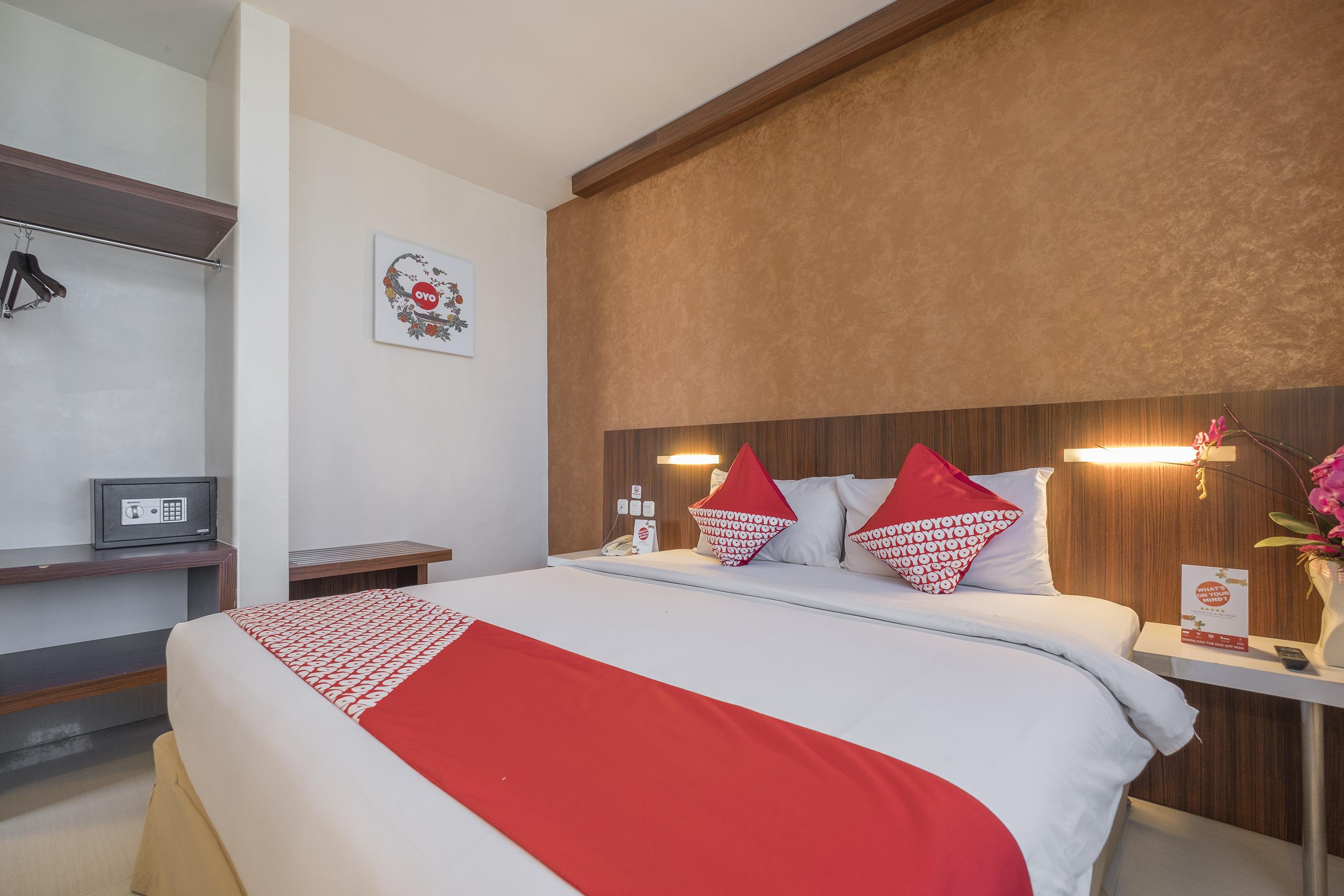 Collection O 1279 Hotel Grand Celino Makassar Buitenkant foto