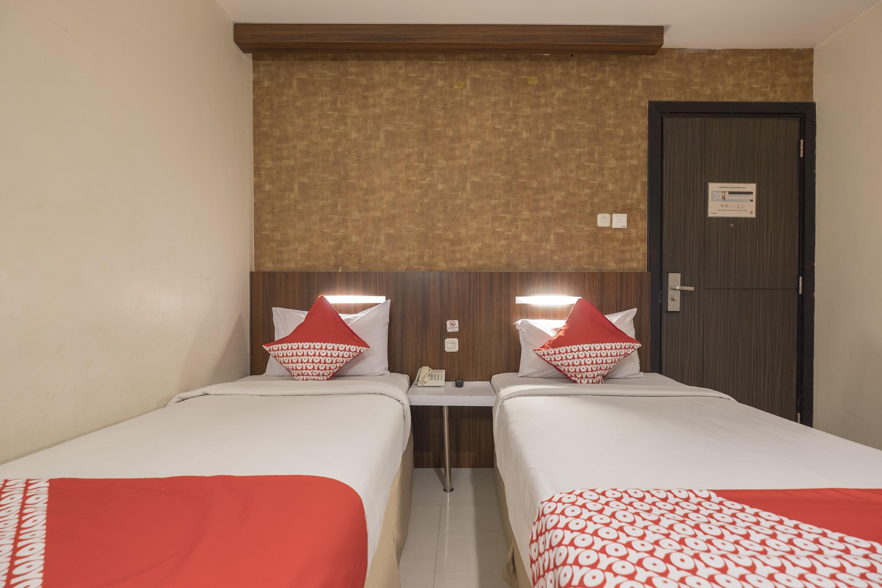 Collection O 1279 Hotel Grand Celino Makassar Buitenkant foto