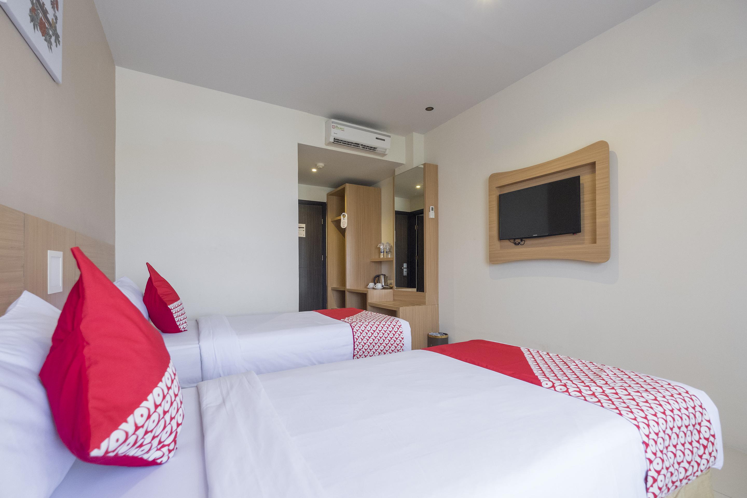 Collection O 1279 Hotel Grand Celino Makassar Buitenkant foto