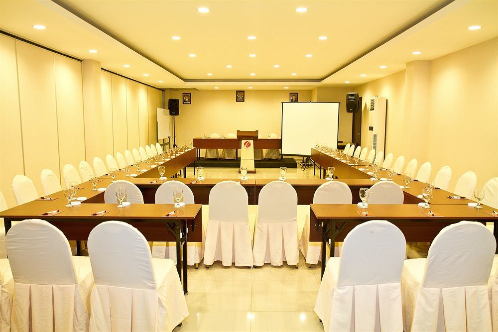 Collection O 1279 Hotel Grand Celino Makassar Buitenkant foto