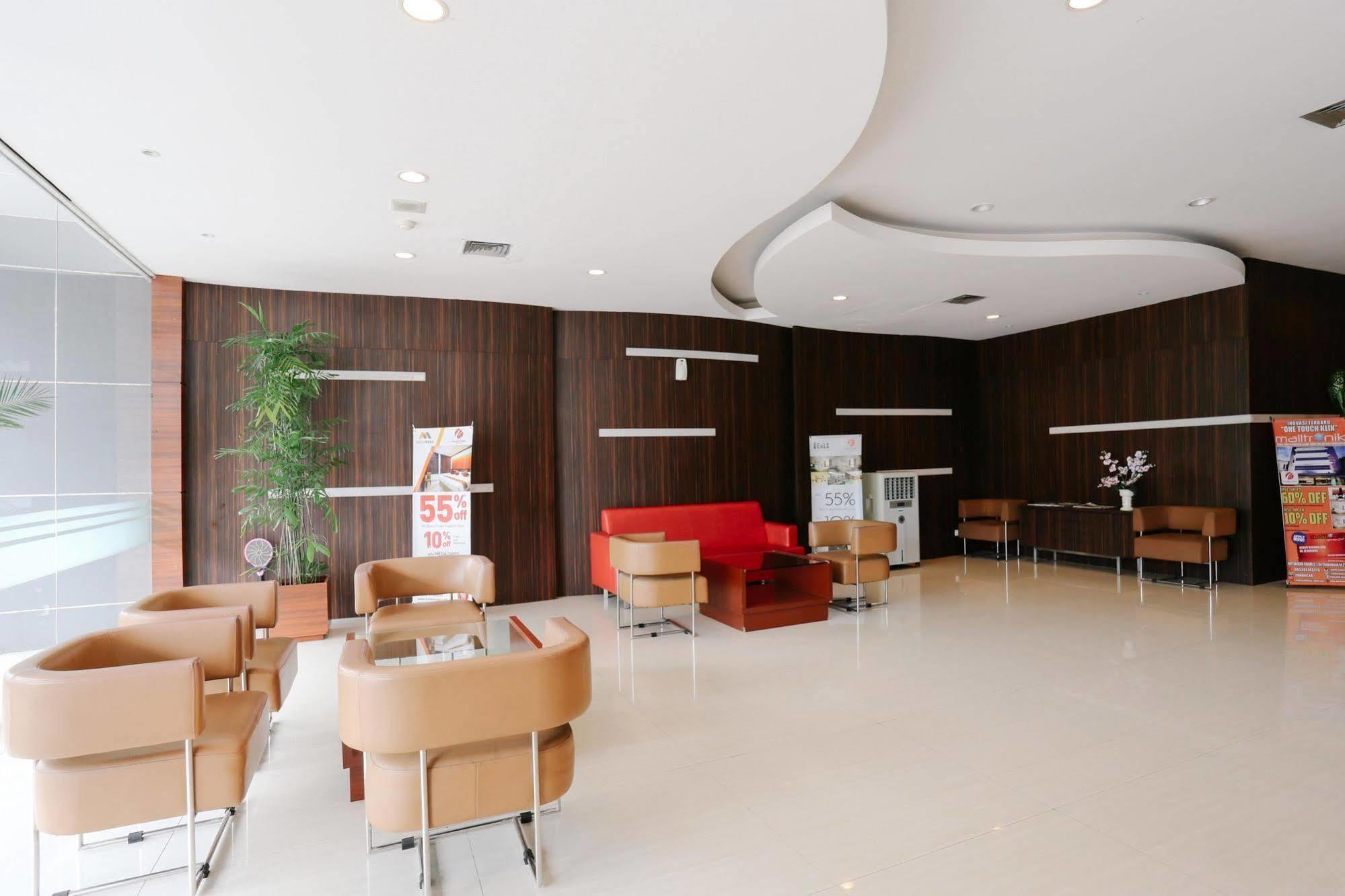 Collection O 1279 Hotel Grand Celino Makassar Buitenkant foto