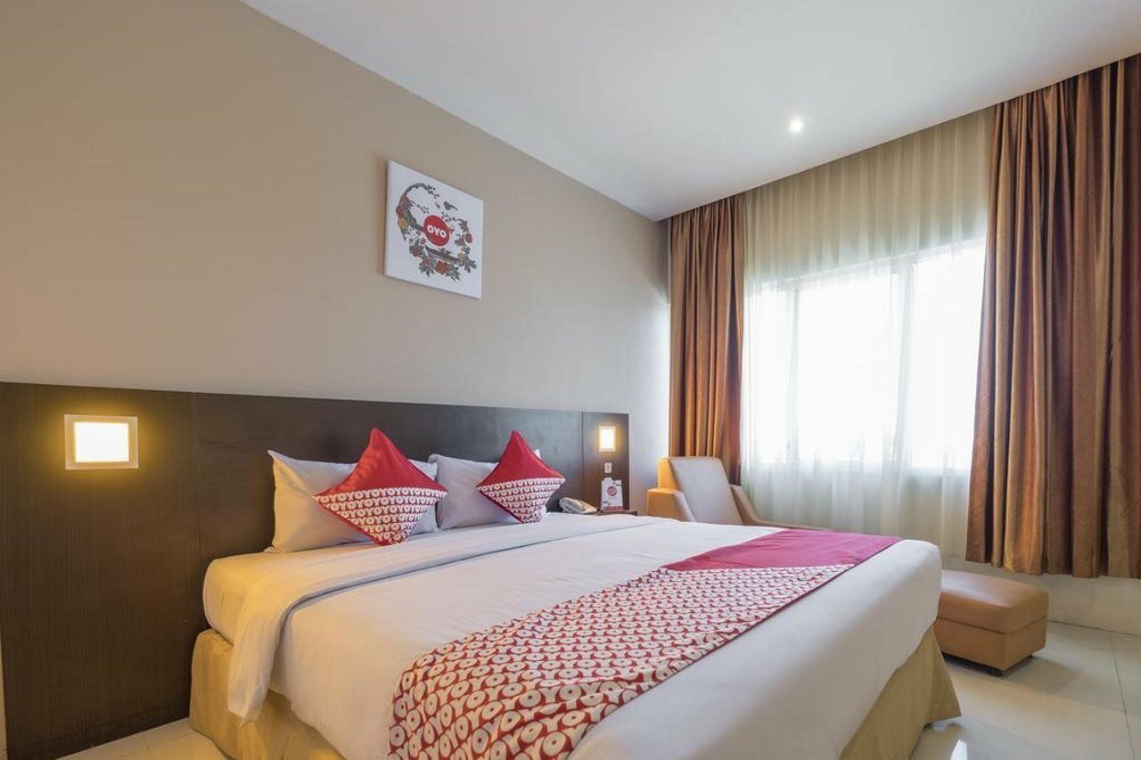 Collection O 1279 Hotel Grand Celino Makassar Buitenkant foto