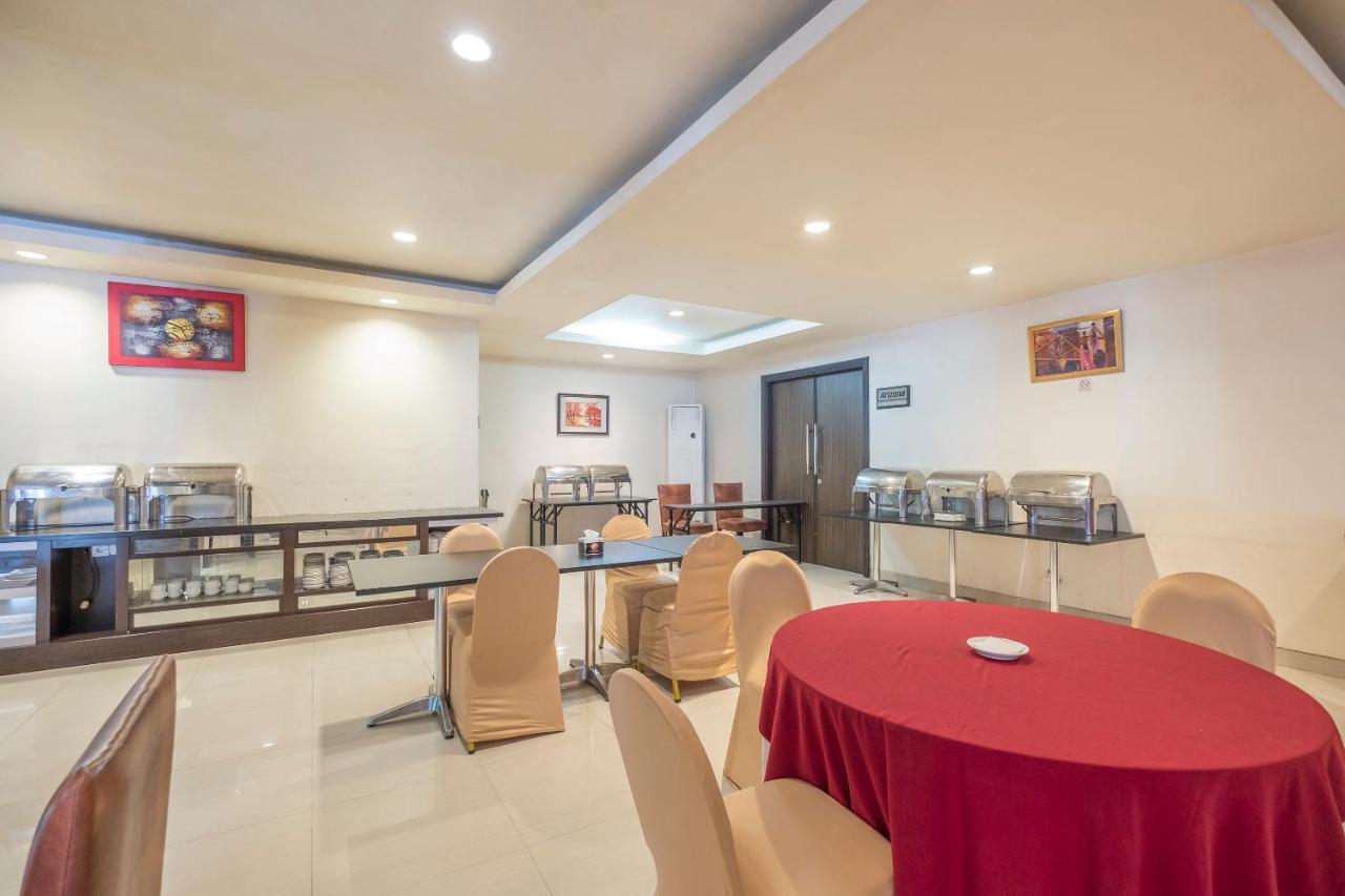 Collection O 1279 Hotel Grand Celino Makassar Buitenkant foto